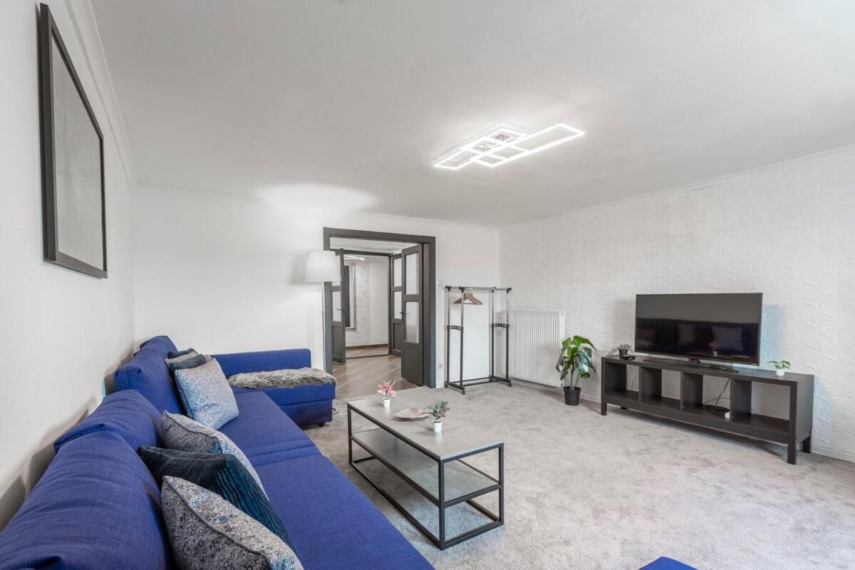 Deluxe Heroes Square Apartment