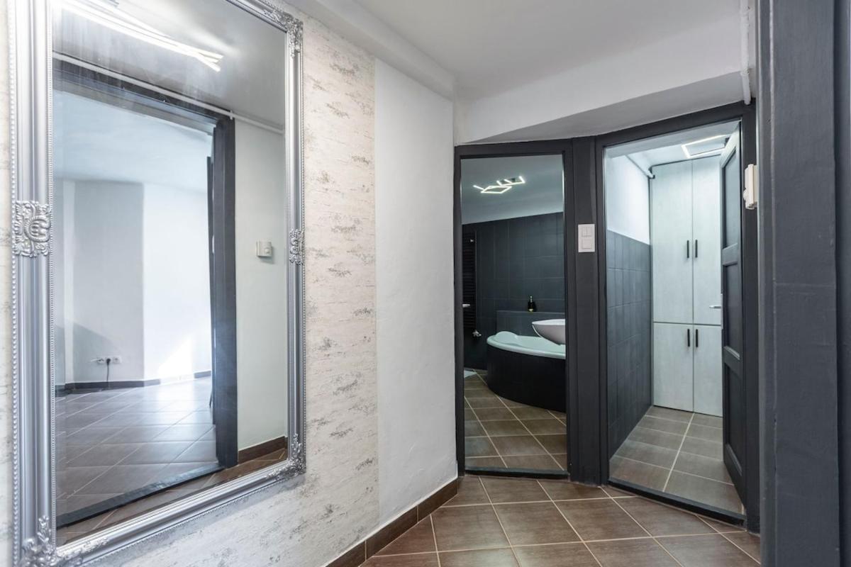 Apartment Deluxe Heroes Square Budapest