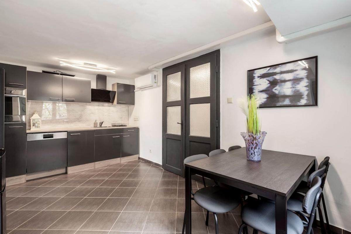 Apartment Deluxe Heroes Square Budapest