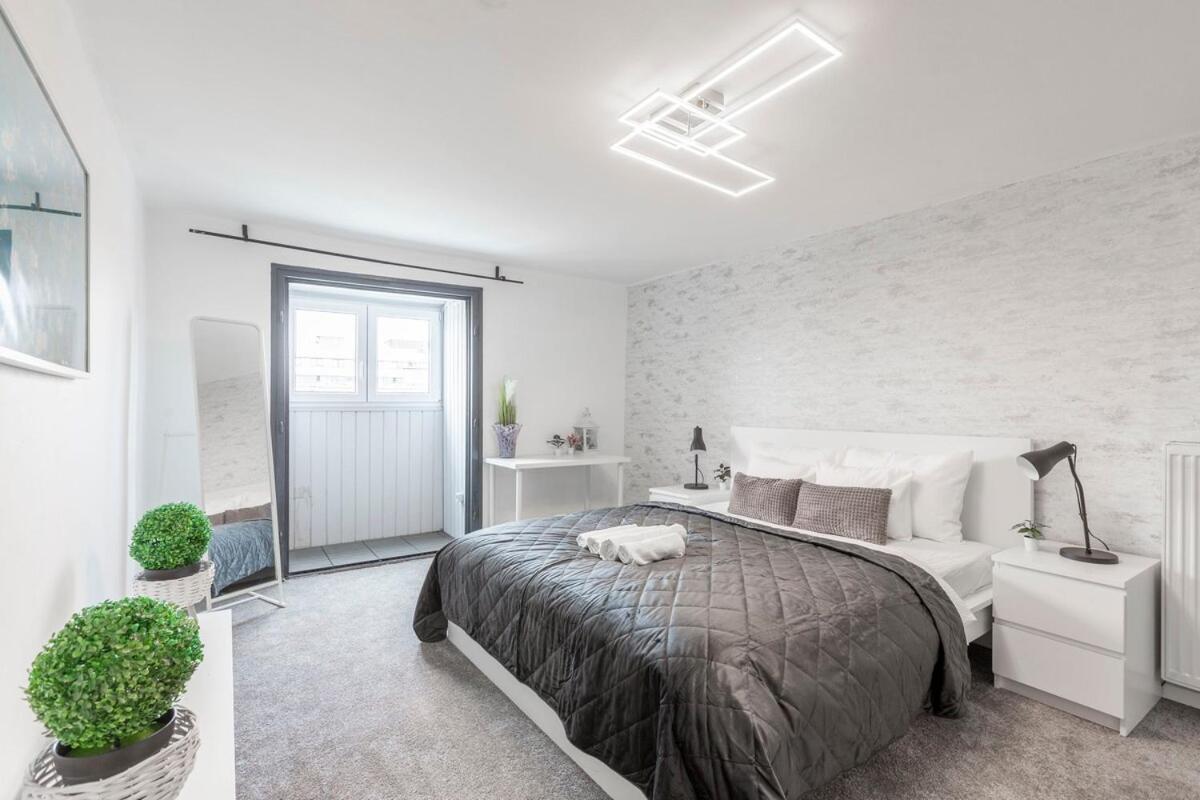 Deluxe Heroes Square Apartment *