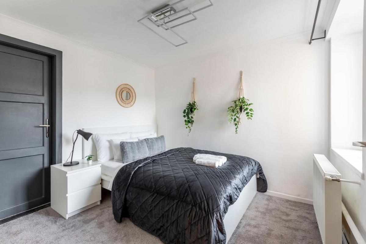 Deluxe Heroes Square Apartment *